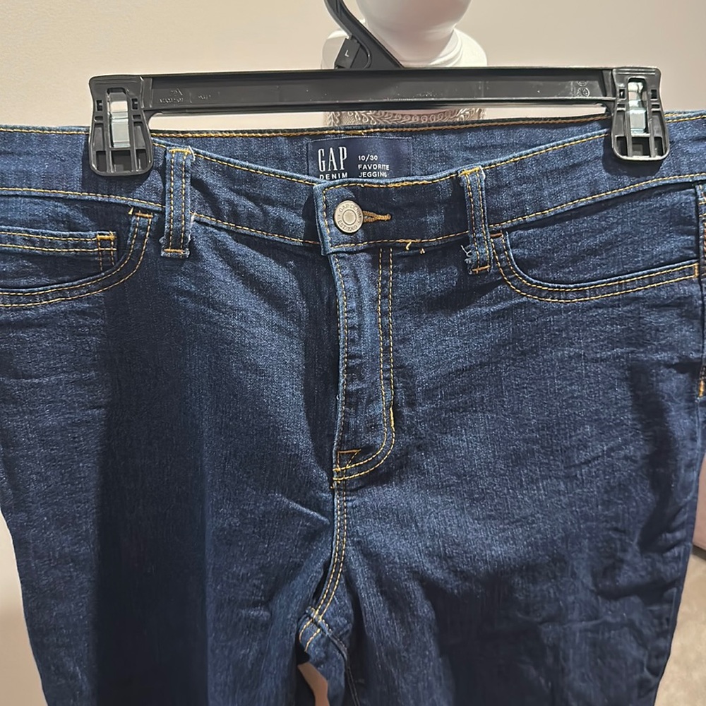 Gently used woman’s jegging